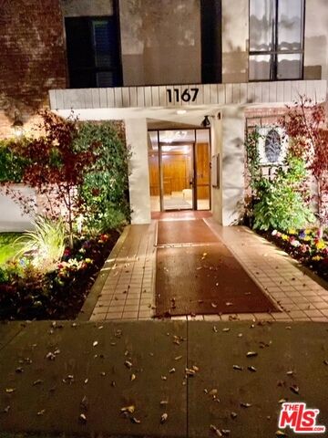 Property Photo: 1167 Roxbury Dr 203 CA 90035