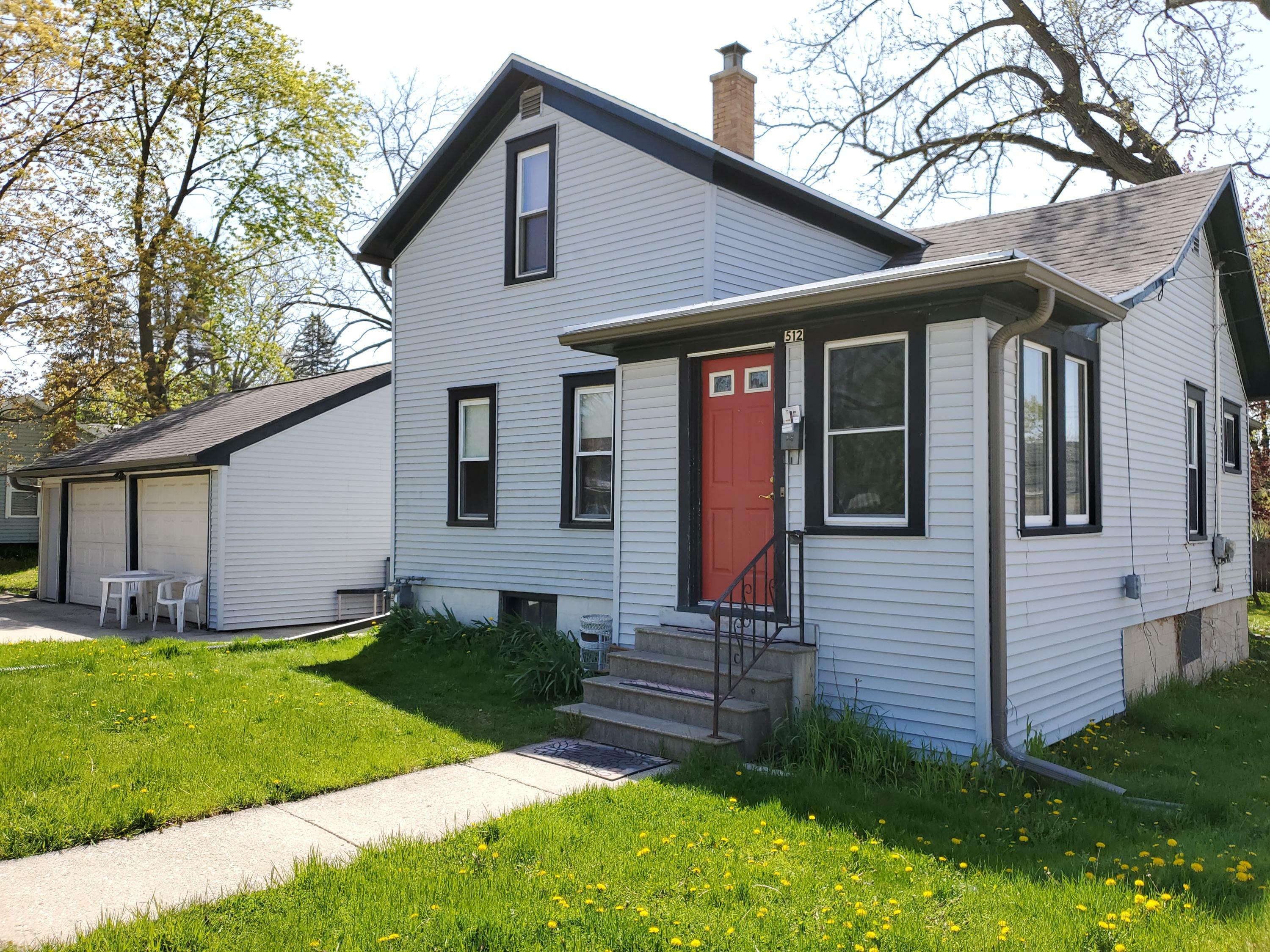 Property Photo:  512 W Racine St  WI 53549 