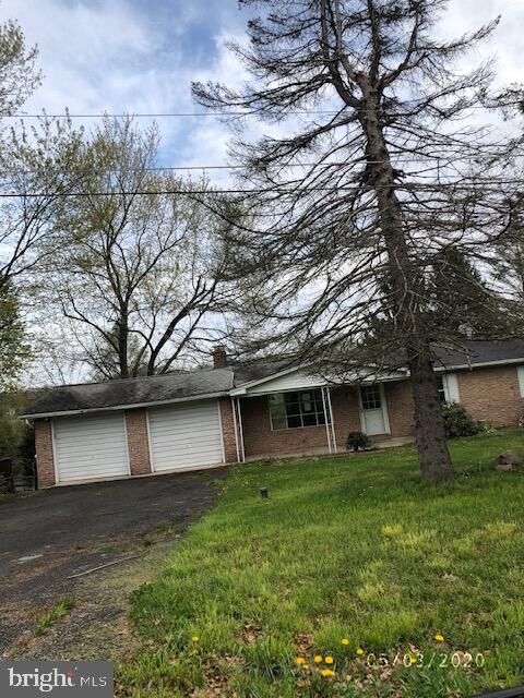 Property Photo: 201 Hatchet Cove PA 17922