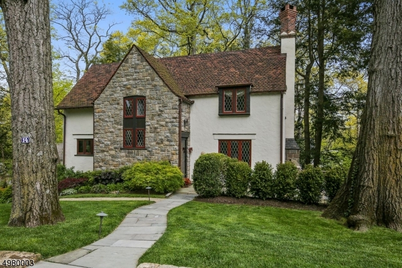 Property Photo: 14 Oak Knoll Rd NJ 07901