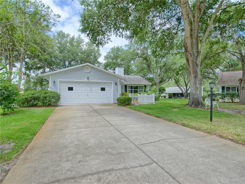 Property Photo:  1807 Tweed Court  FL 34788 