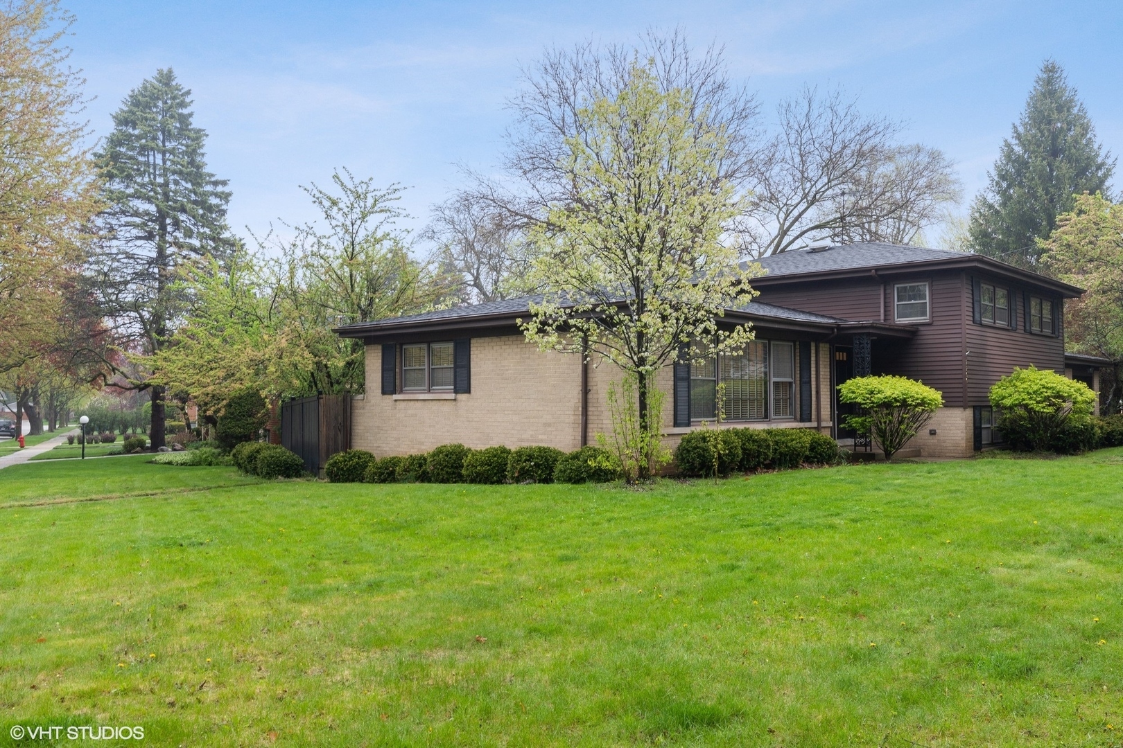 Property Photo:  2200 Sandy Lane  IL 60091 