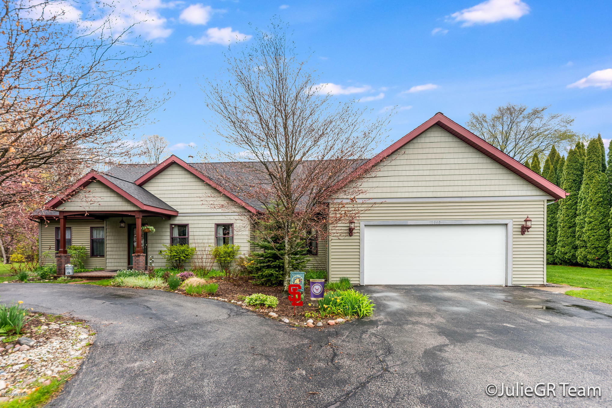 Property Photo:  18032 Hammond Bay Drive  MI 49456 