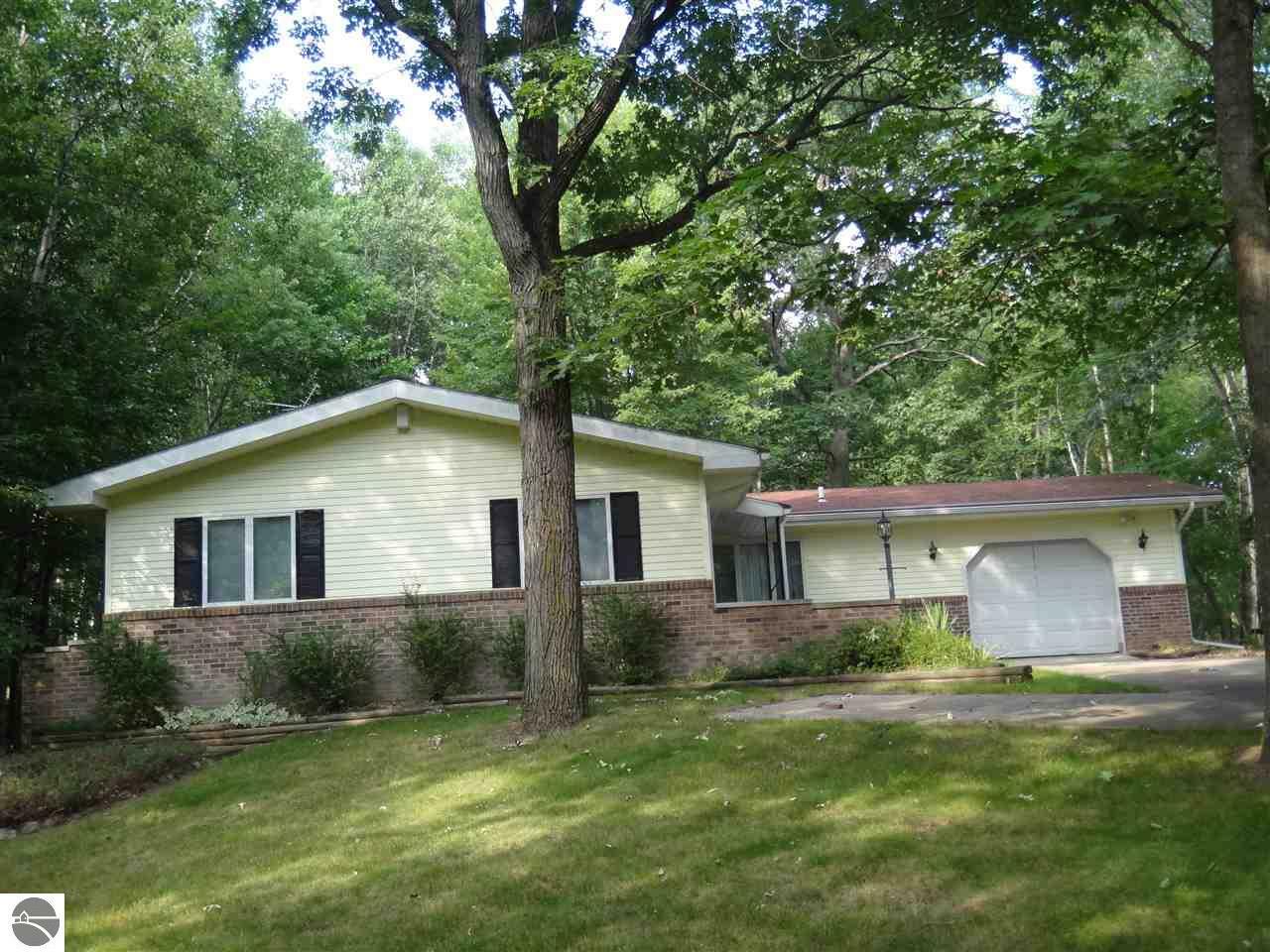 Property Photo:  1207 Queensway Drive  MI 48893 