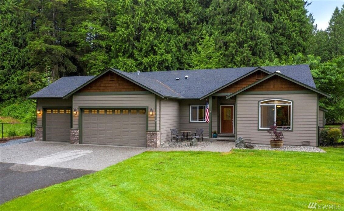 Property Photo:  7410  85th Avenue SE  WA 98290 