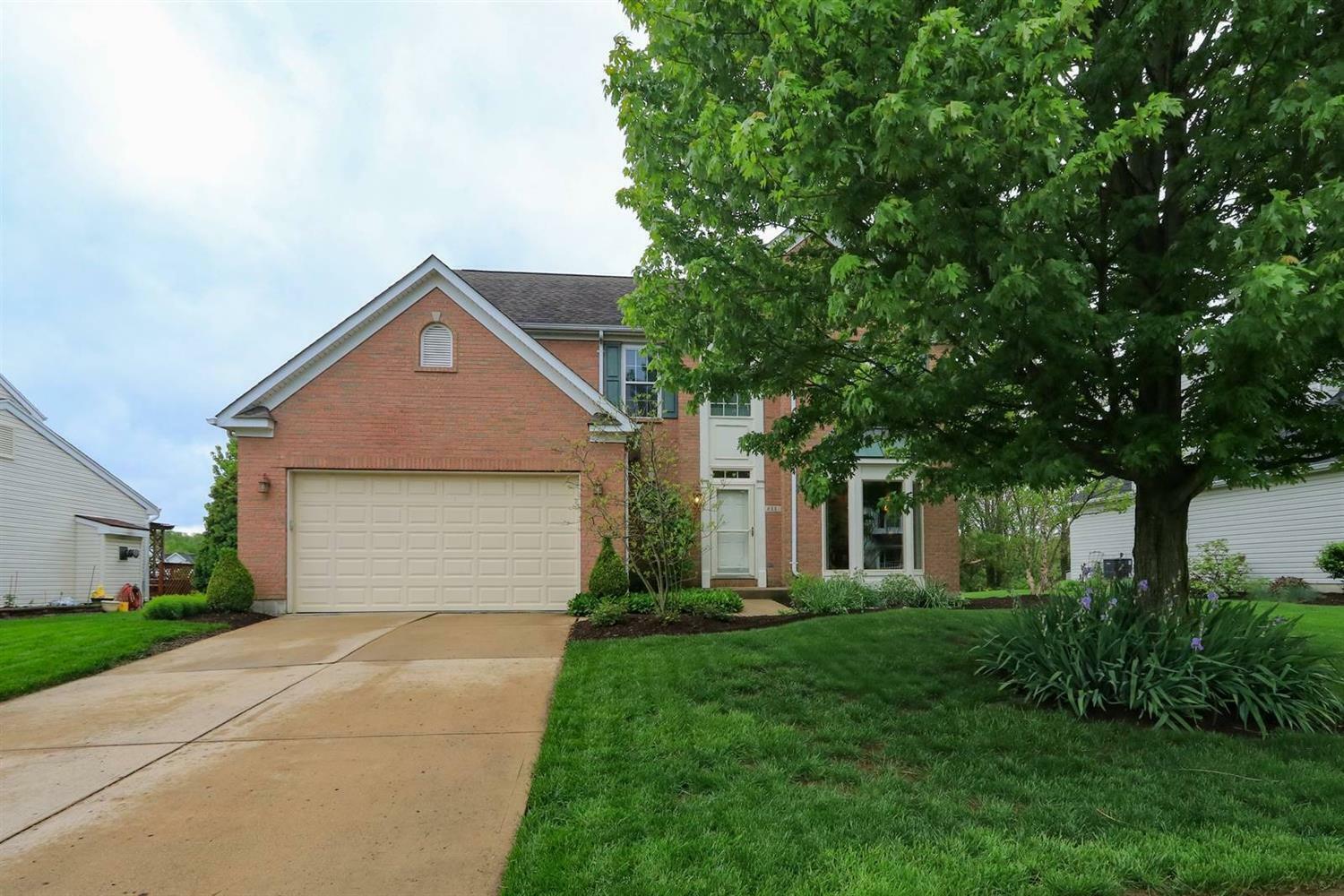 Property Photo:  811 Oaktree Ct  OH 45036 