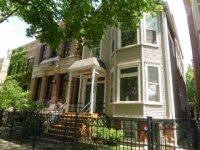 Property Photo: 3345 North Lakewood Avenue G IL 60657