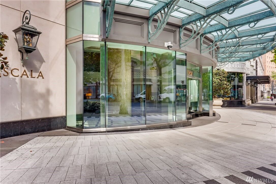 Property Photo: 1920 4th Avenue 709 WA 98101