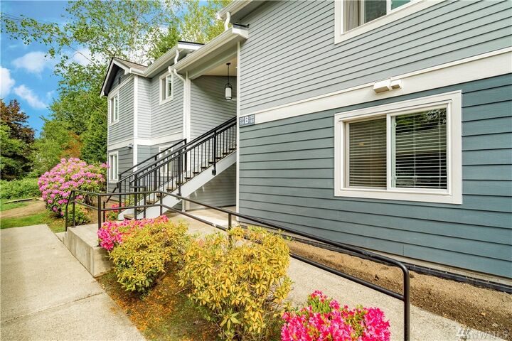 Property Photo: 250 NW Dogwood Street B102 WA 98027