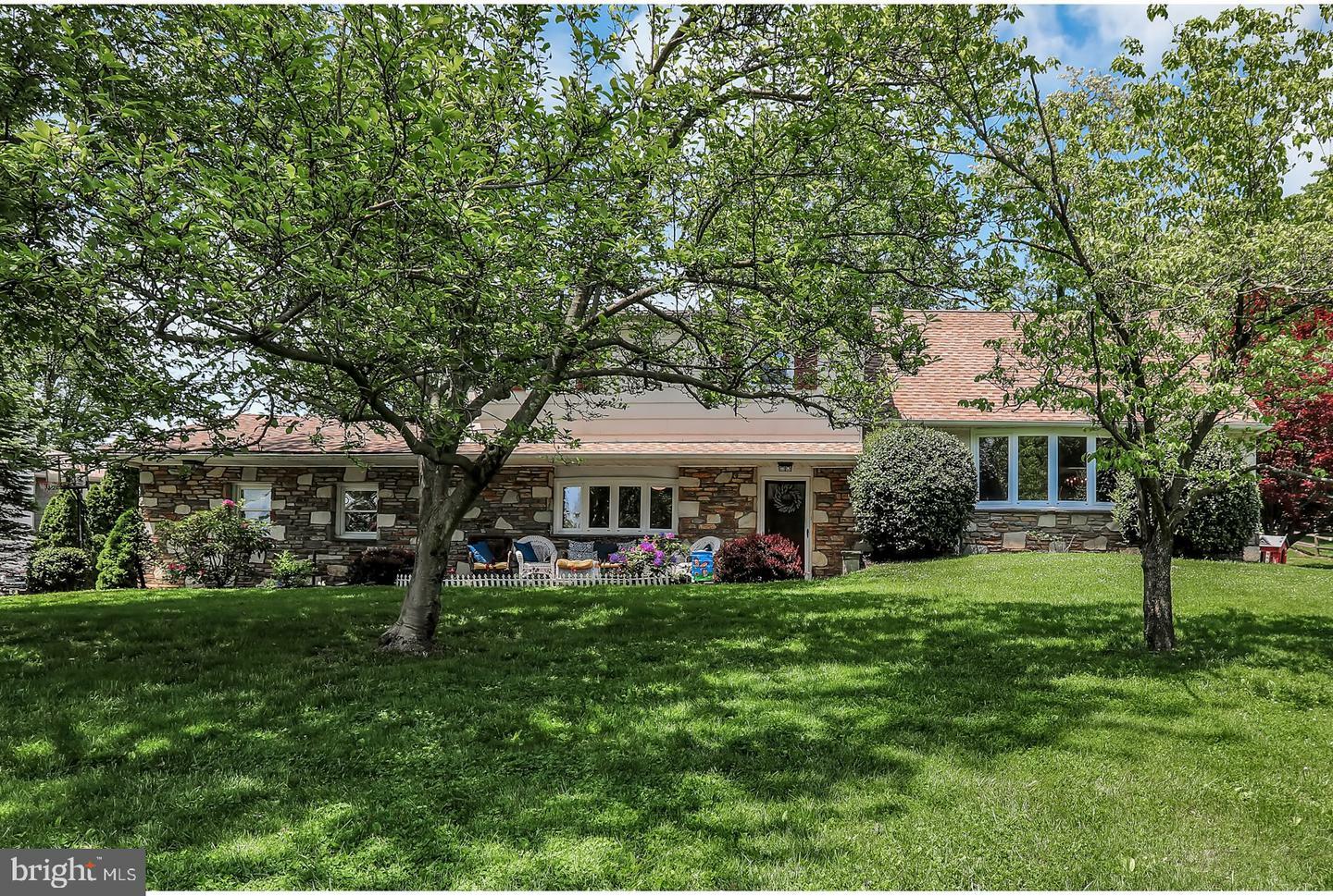 Property Photo: 44 Rolling Hills Drive PA 18966