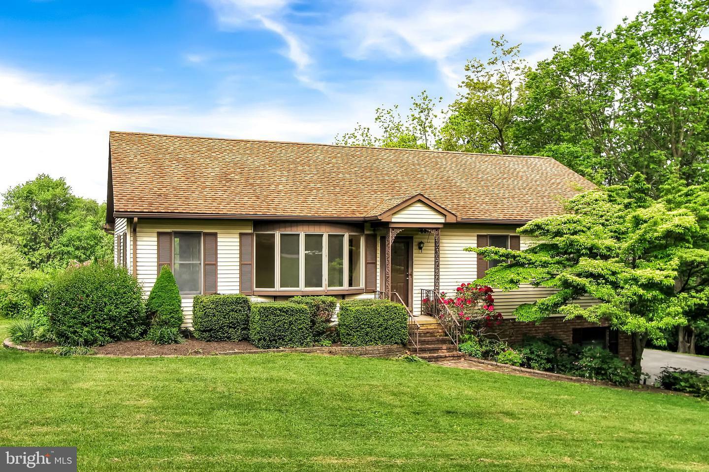 Property Photo:  302 Laurel Drive  PA 17406 