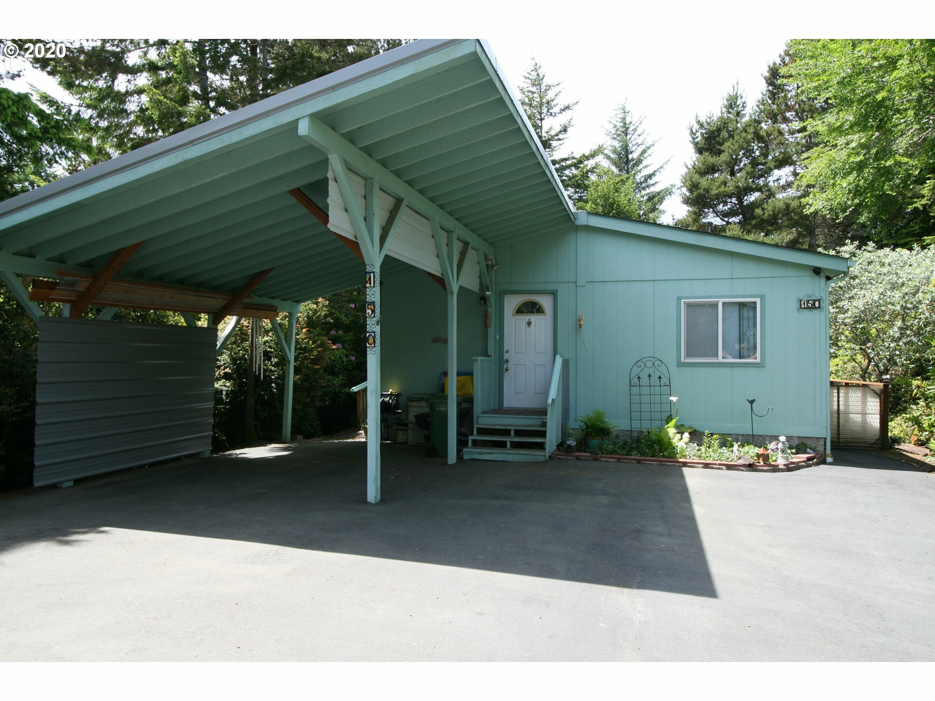 Property Photo:  1600 Rhododendron Dr 150  OR 97439 