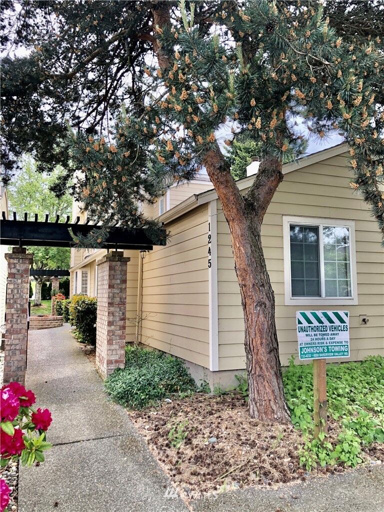 Property Photo:  1245  Puget Street 9  WA 98229 