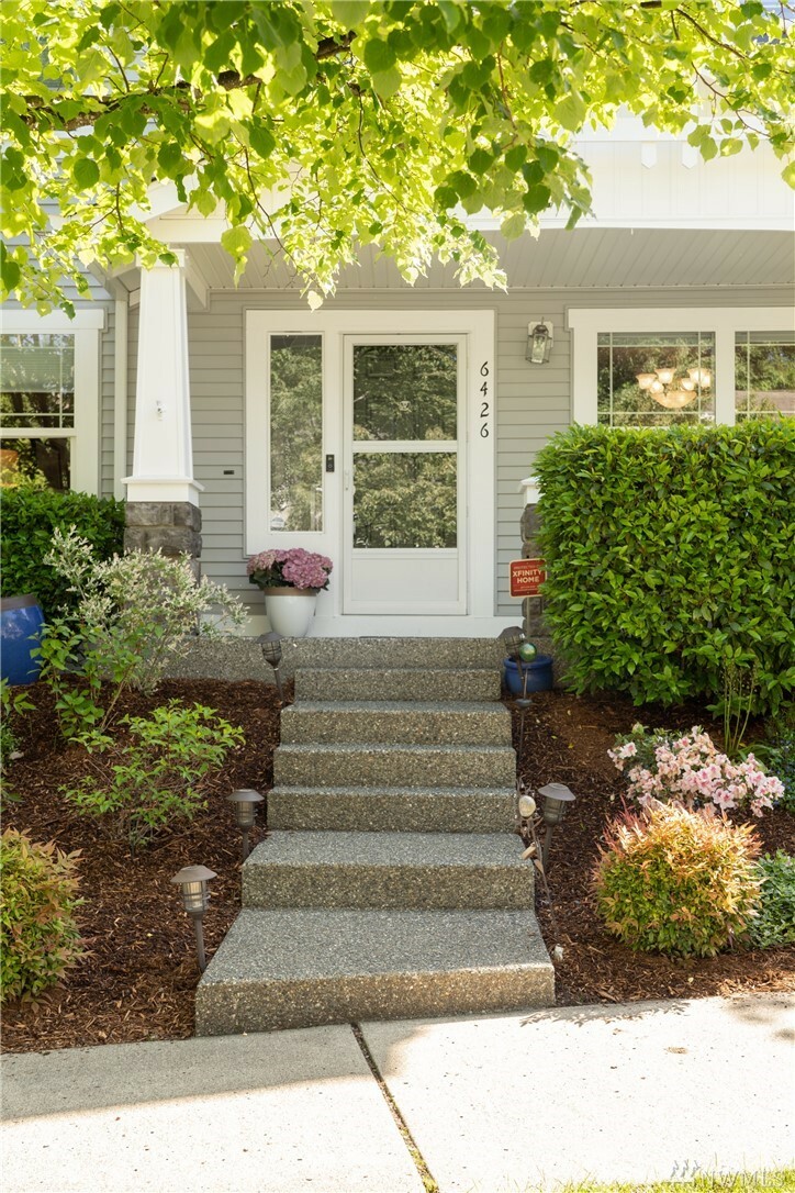 Property Photo: 6426 Silent Creek Ave SE WA 98065