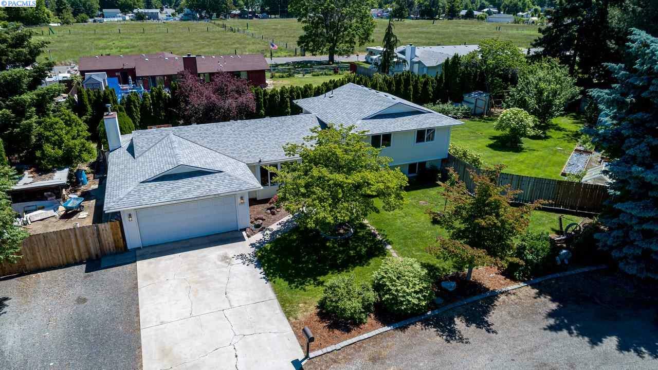 Property Photo: 1007 Road 55 WA 99301