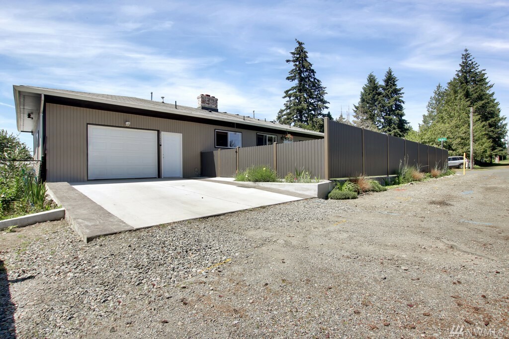 Property Photo:  11504 Alaska St S  WA 98444 