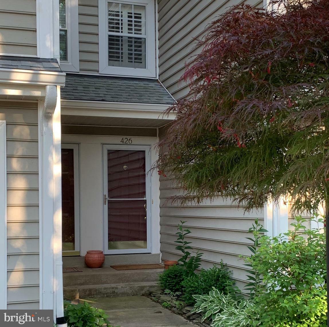 Property Photo: 426 Fortress Way VA 22125
