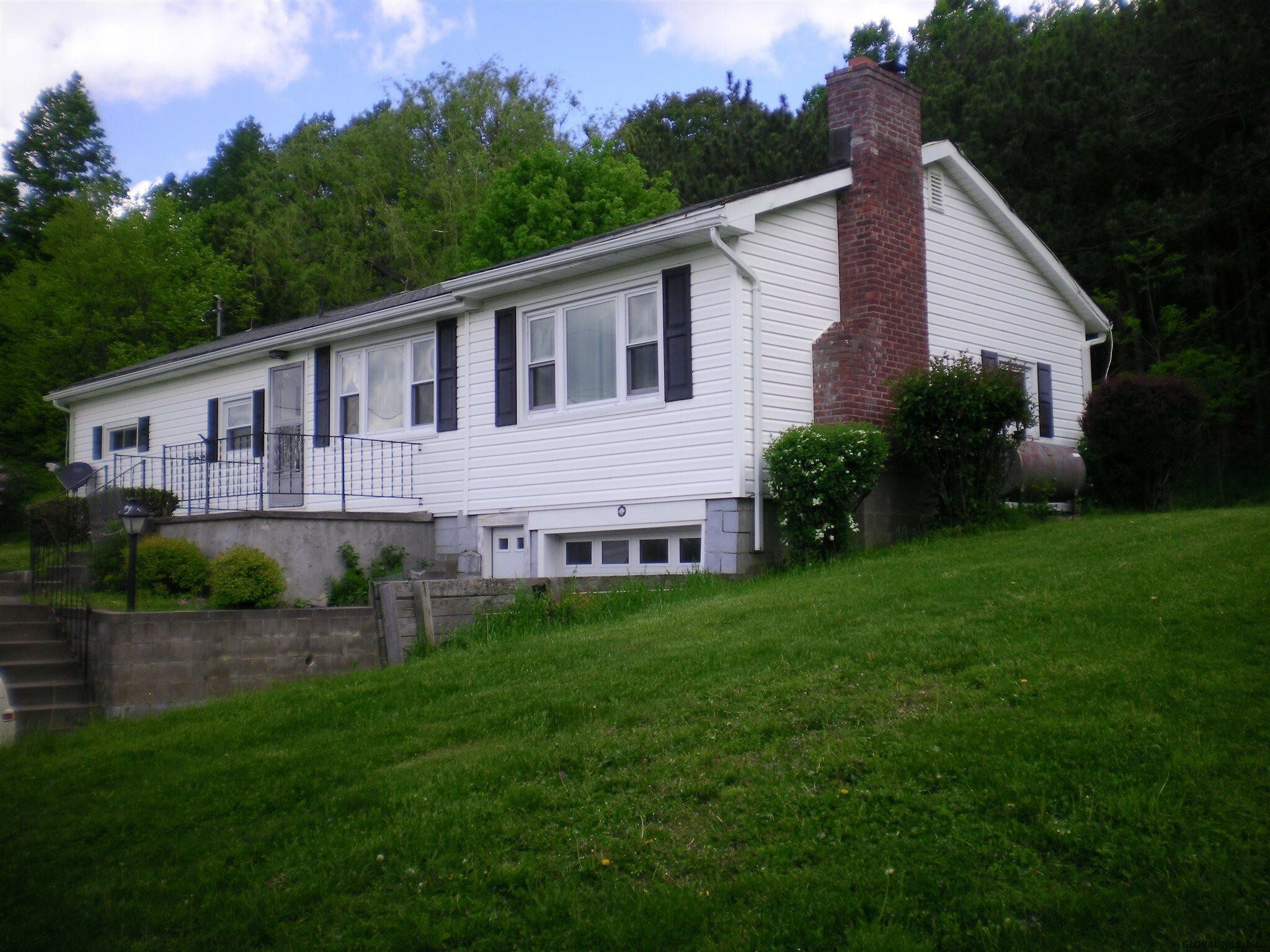 Property Photo:  124 Tutera Court  NY 12187 