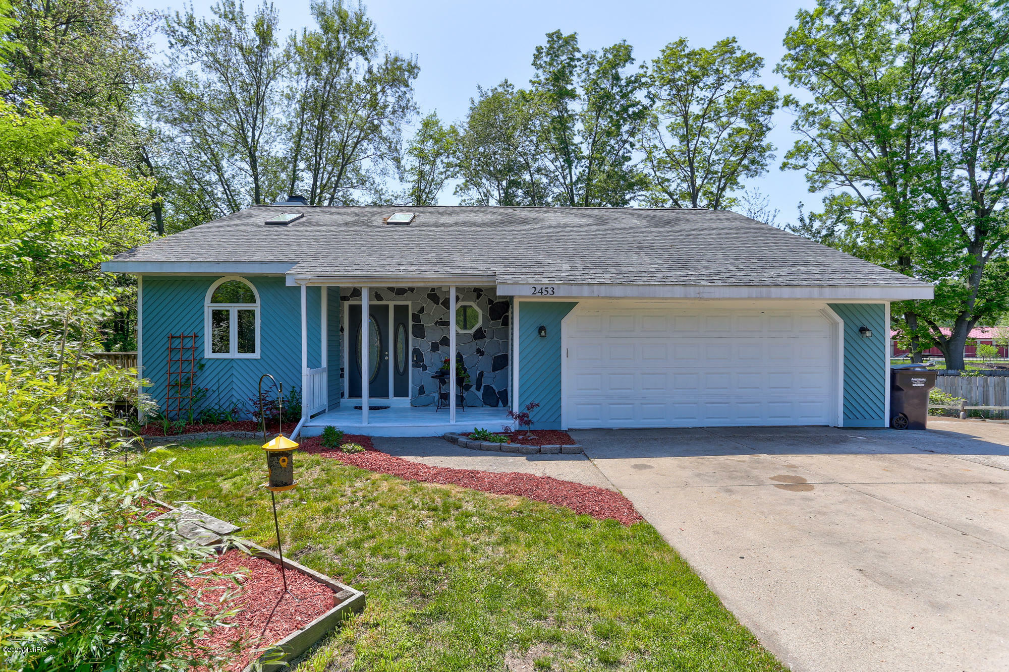 Property Photo: 2453 Oak Forest Drive MI 49424