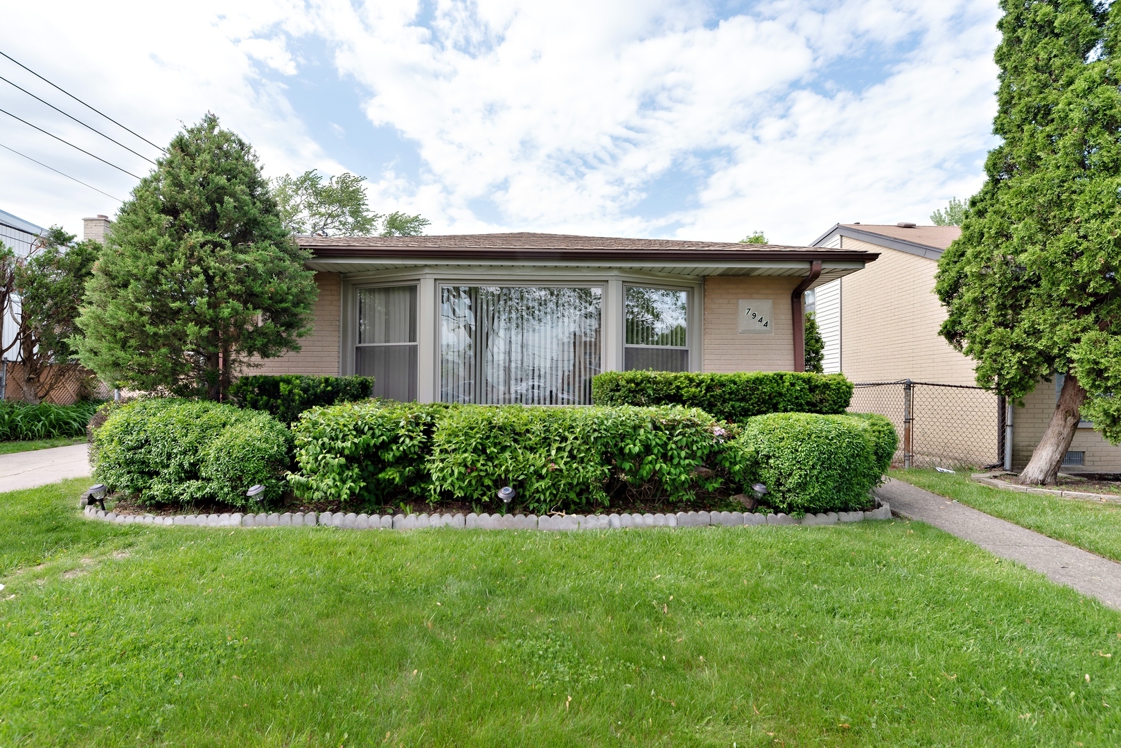 Property Photo:  7944 West Park Avenue  IL 60714 