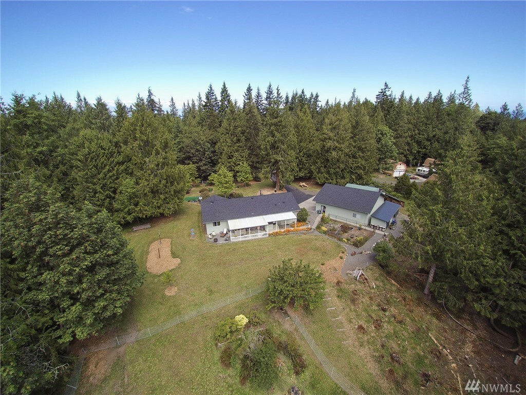 Property Photo:  213 Silver Lane  WA 98363 