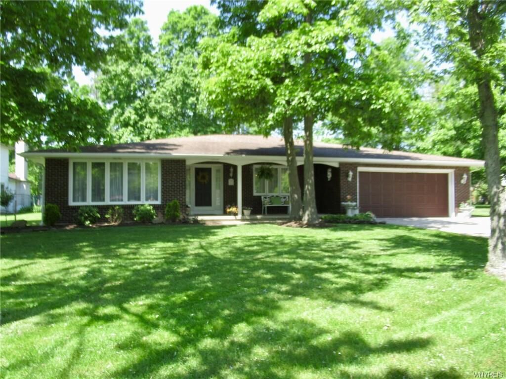 Property Photo:  174 Fernwood Lane  NY 14072 