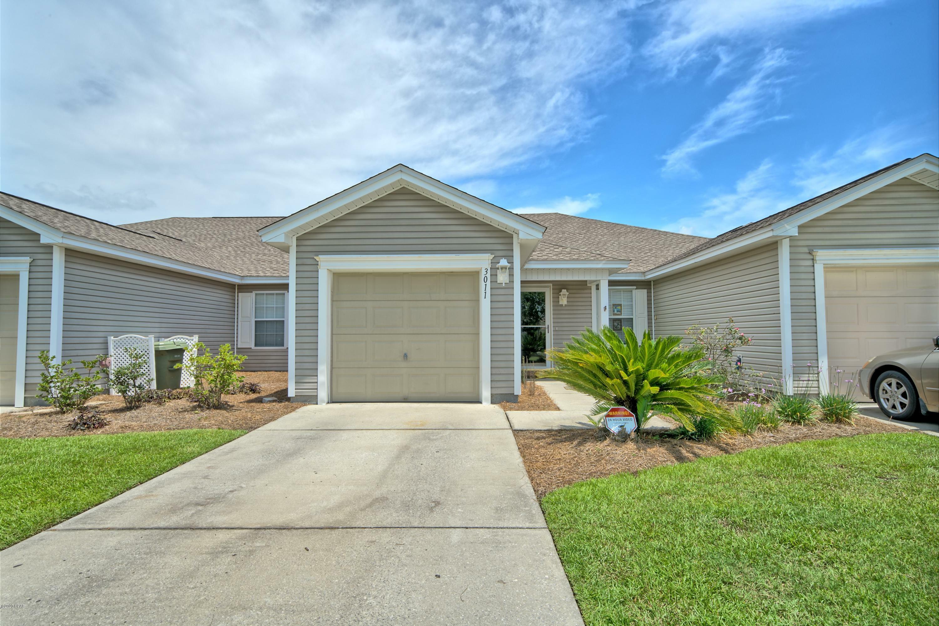 Property Photo: 3011 Hawthorne Place FL 32444