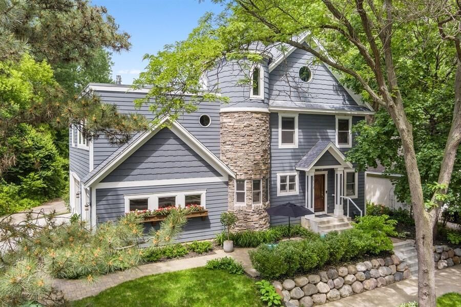 Property Photo:  2512 W Franklin Avenue  MN 55405 