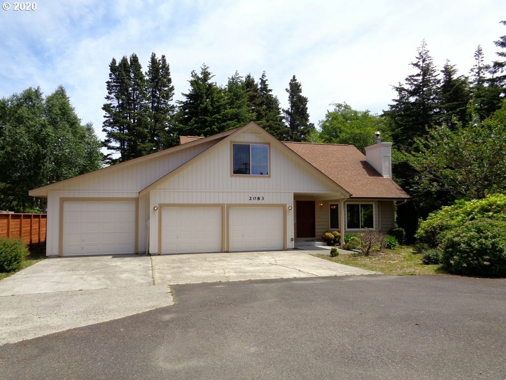 Property Photo:  2083 15th St  OR 97439 