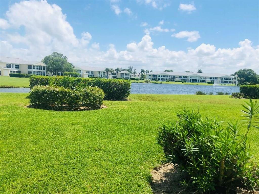 Property Photo:  305 N Grove Isle Circle 305  FL 32962 