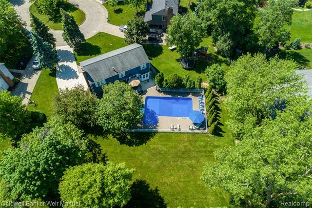 Property Photo: 22398 Innsbrook MI 48167
