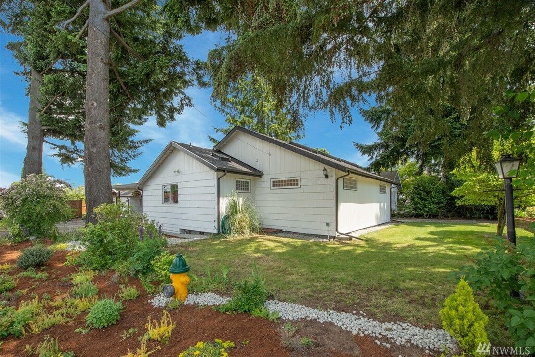 Property Photo: 1526 SW 160th Street WA 98166