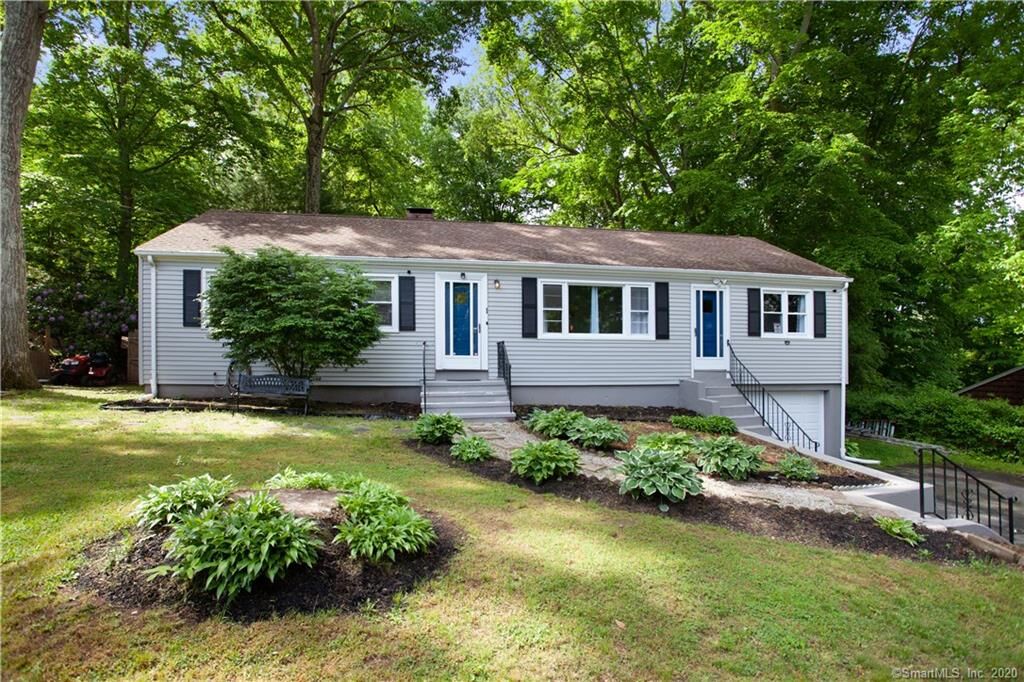 Property Photo:  