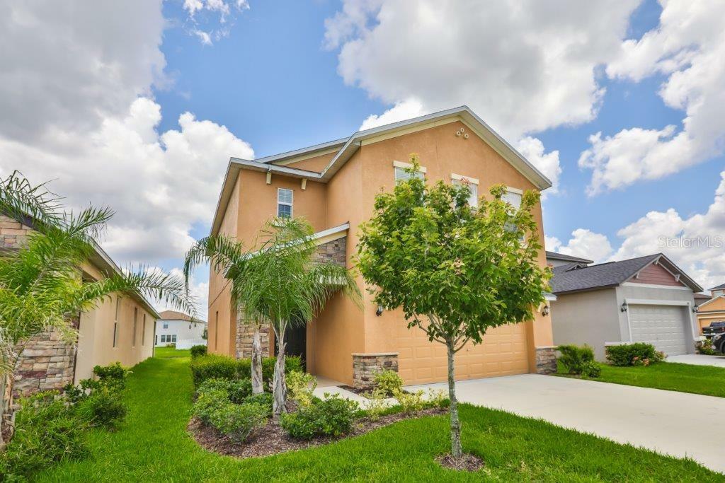 Property Photo:  1807 Hawks View Drive  FL 33570 