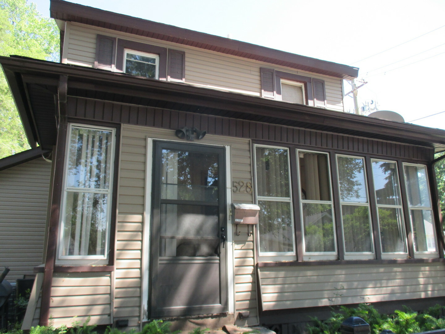 Property Photo:  528 S Broadway  IL 60505 