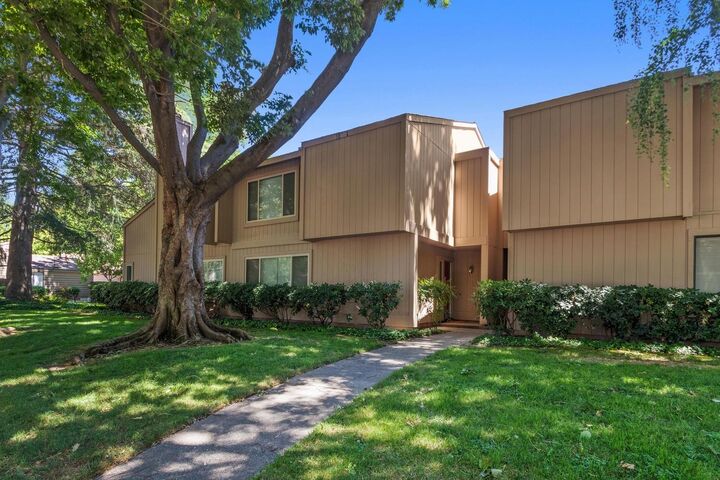 910 Vanderbilt Way  Sacramento CA 95825 photo