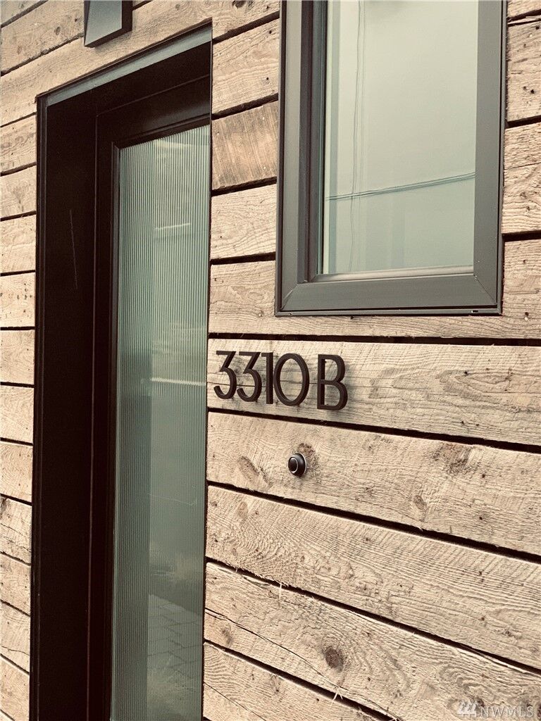 Property Photo:  3310 W Government Way B  WA 98119 