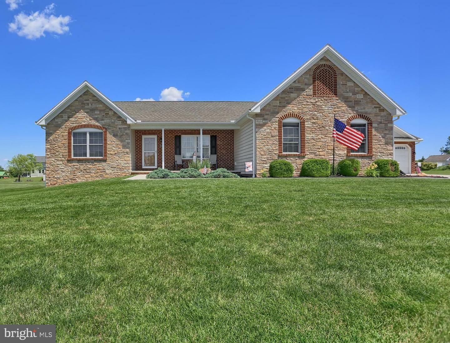 Property Photo: 81 Onyx Road PA 17350