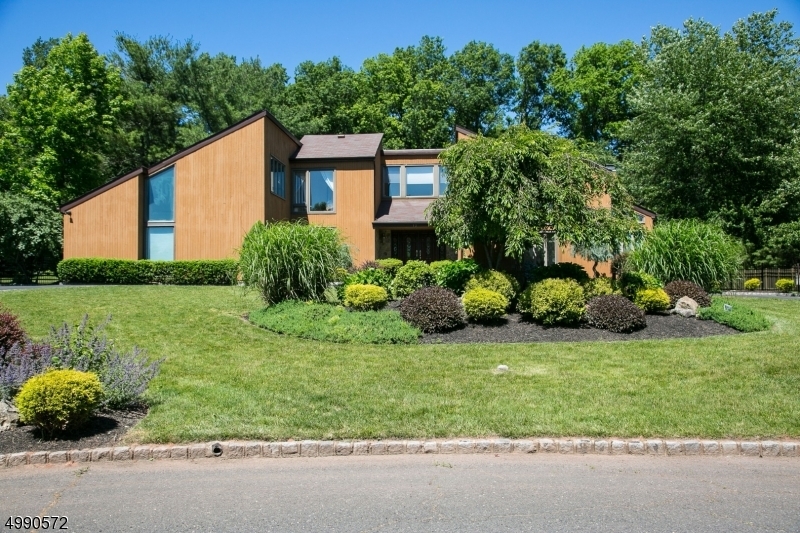 Property Photo:  12 Ditzel Farm Ct  NJ 07076 