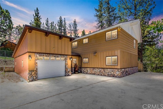Property Photo: 469 Catalina Road CA 92315