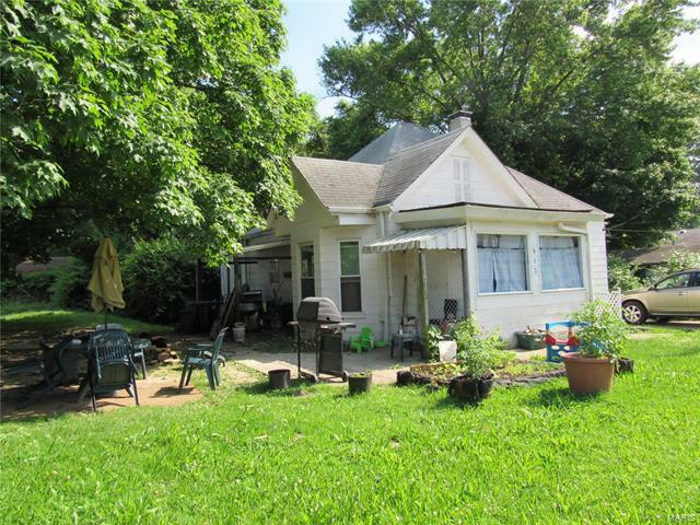 Property Photo: 813 College Avenue 62002
