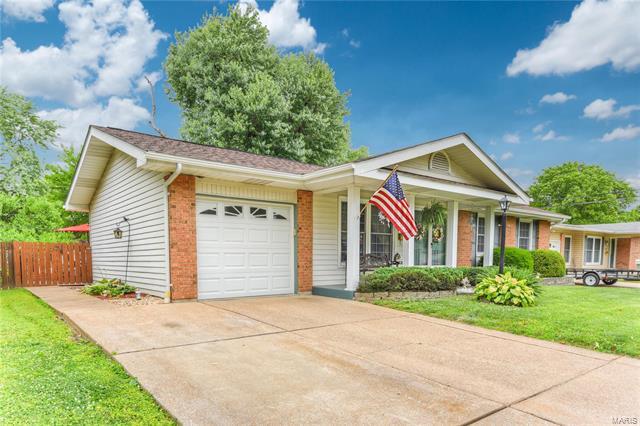 Property Photo:  1435 Central Parkway   63031 