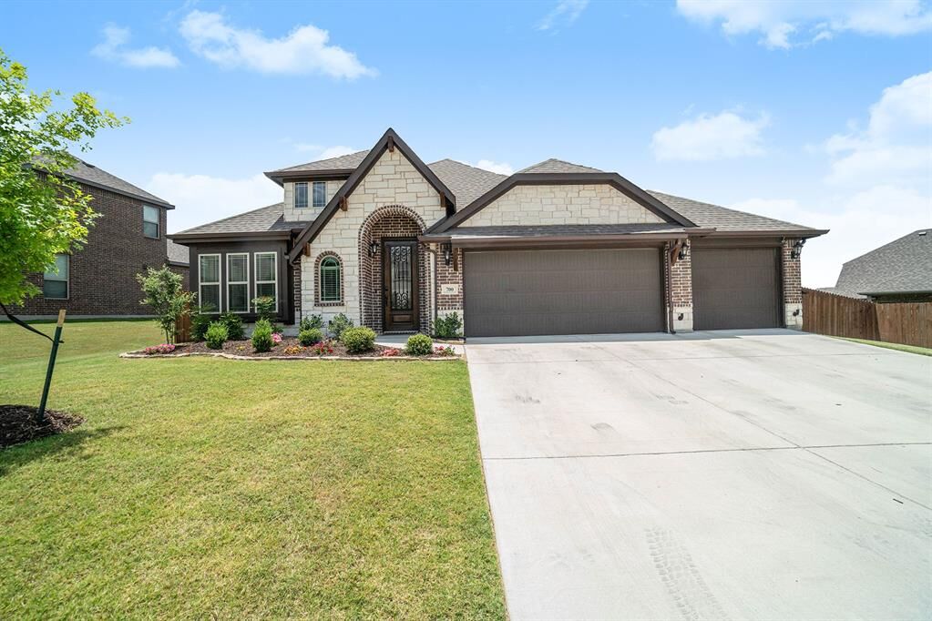 Property Photo:  700 Richard Street  TX 76036 