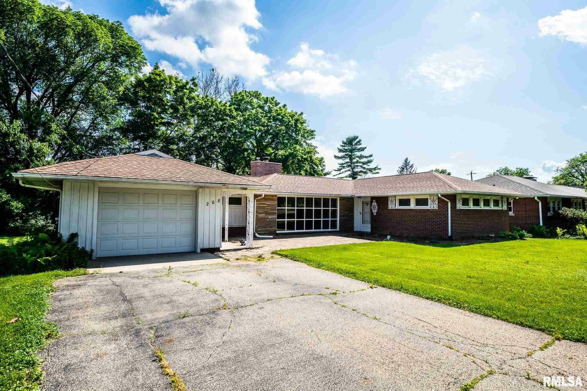 Property Photo:  208 W Glen  IL 61614 