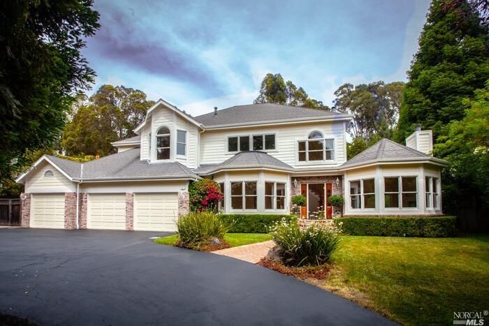 Property Photo:  3 Biscayne Court  CA 94901 