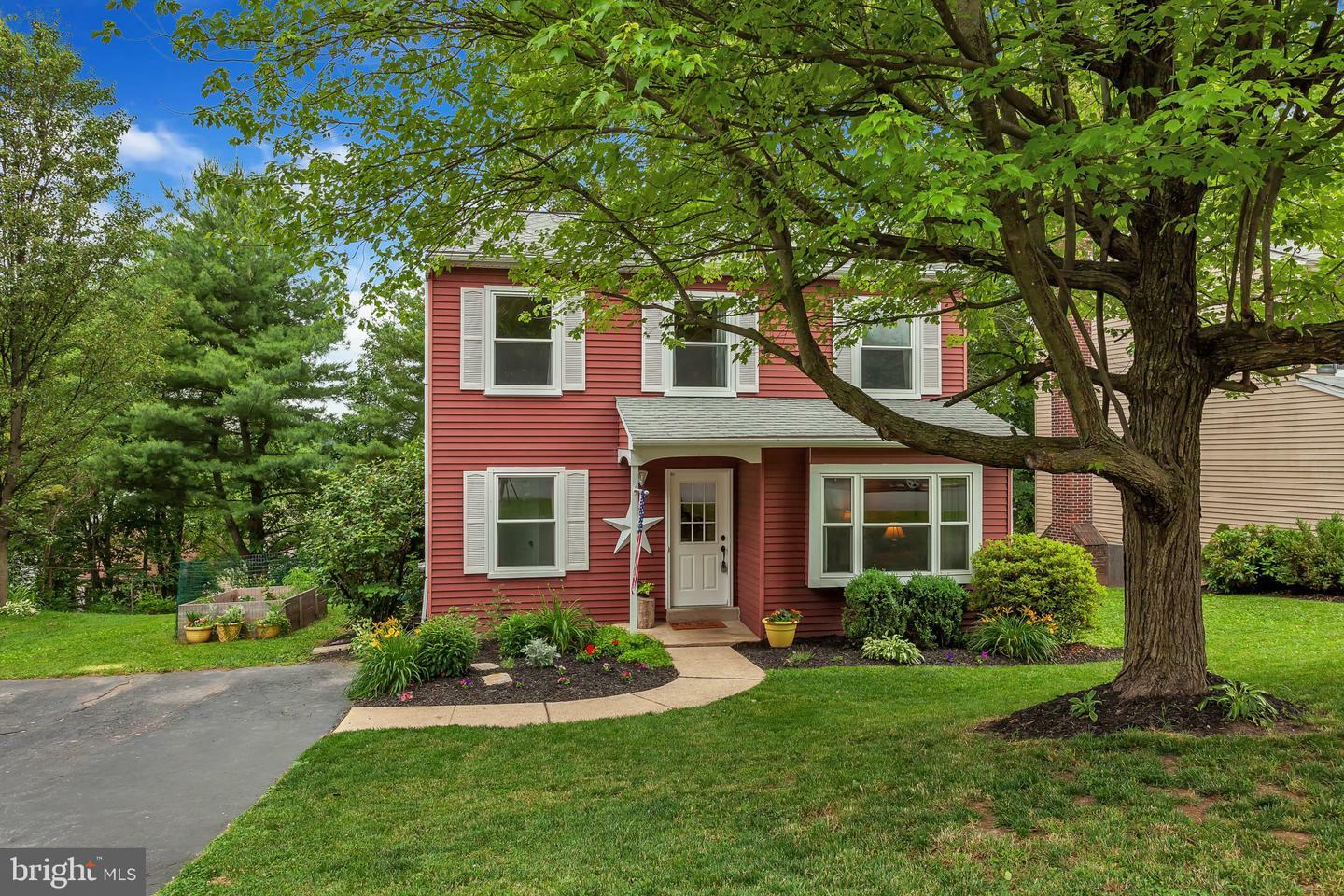 Property Photo:  1637 Farnham Lane  PA 19335 