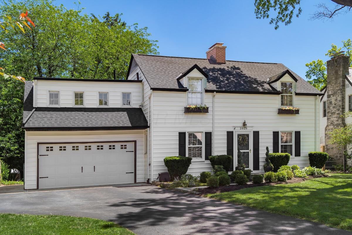 Property Photo:  2028 Andover Road  OH 43212 