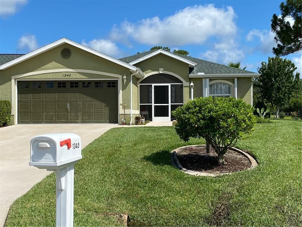 Property Photo: 1340 Hedgewood Circle FL 34288