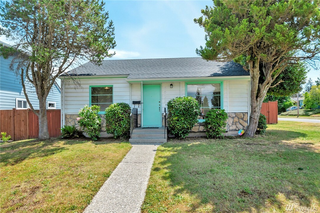 Property Photo: 4922 N 19th St WA 98406