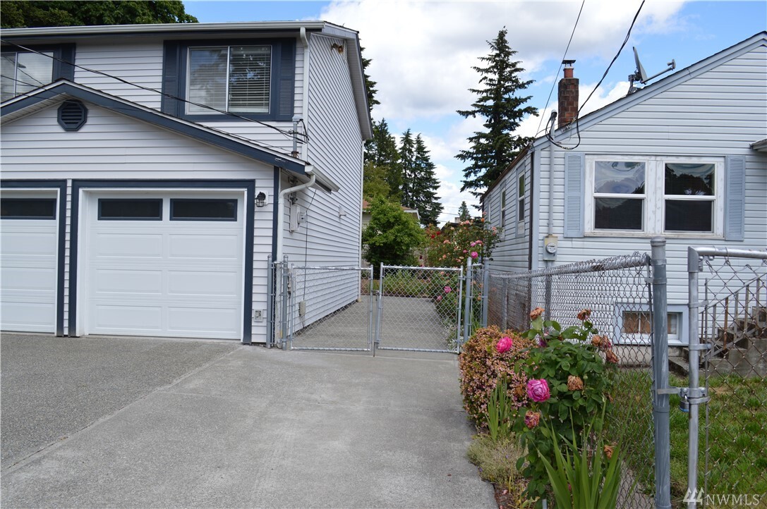 Property Photo:  11726  Beacon Avenue S  WA 98178 